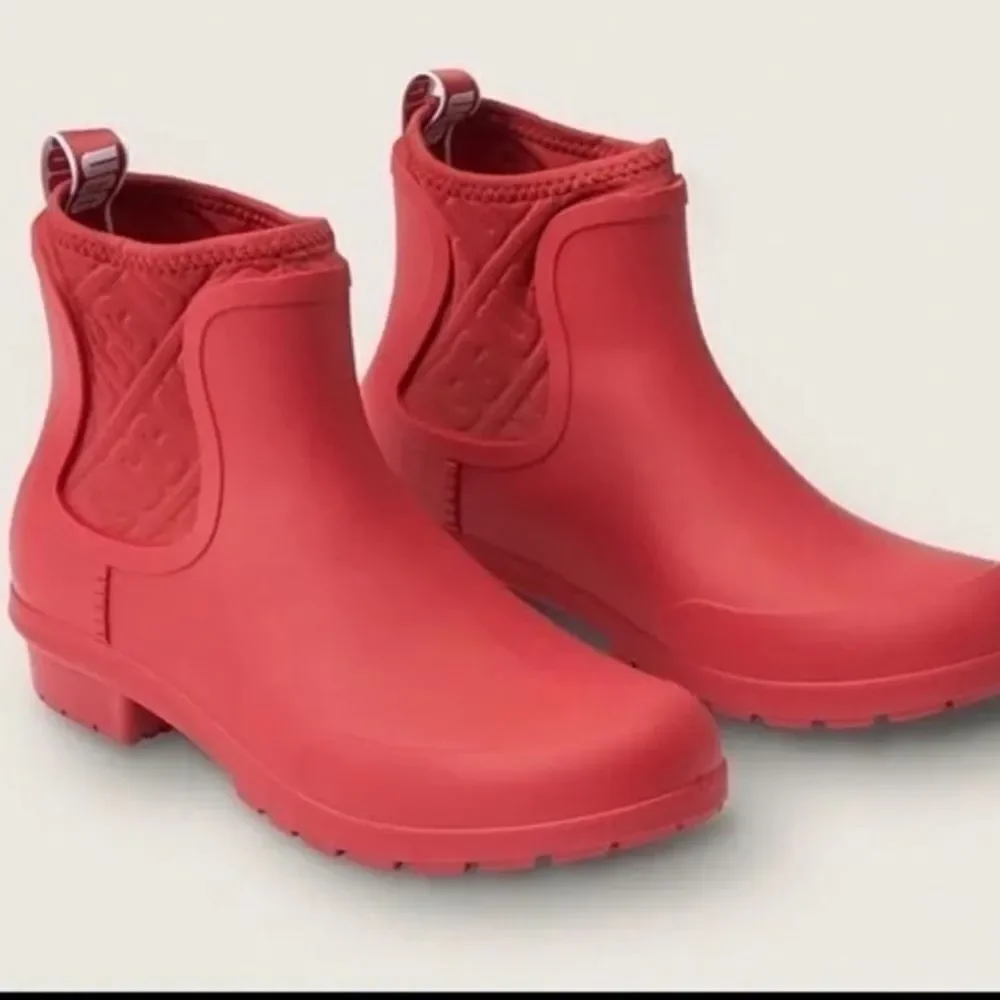✨UGG Red Rainboots Size‎ 6 Chevonne Ankle Rain Booties B22B